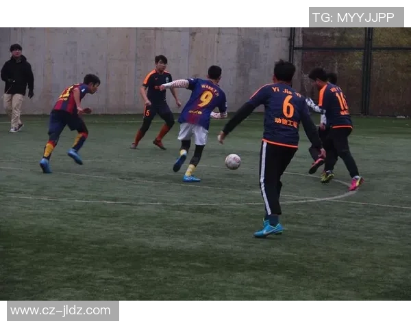 冬季足球服装推荐让你在寒冷天气中也能尽情挥洒激情与活力 冬季足球服装推荐让你在寒冷天气中也能尽情挥洒激情与活力